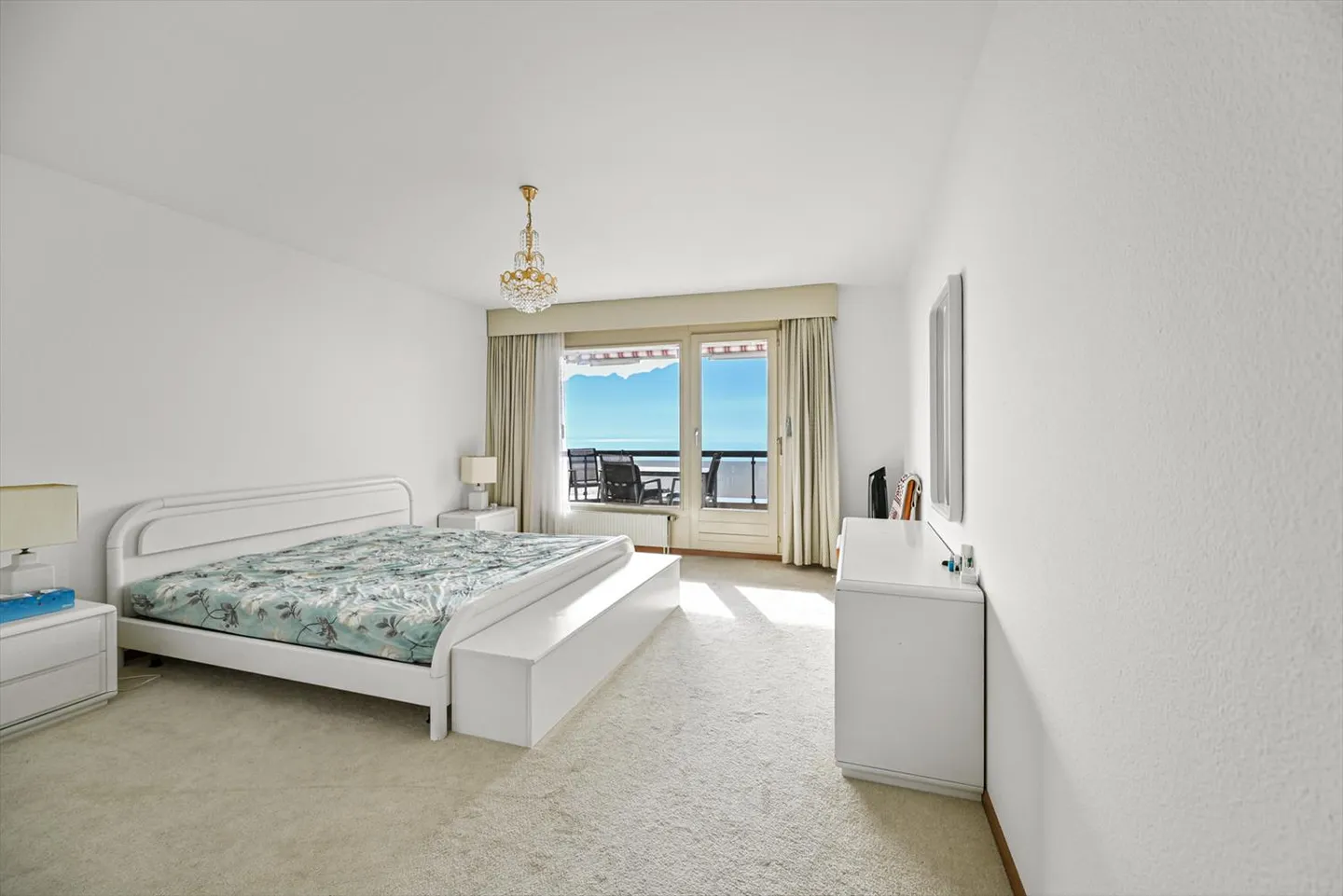 MONTREUX - SPACIOUS 4.5 ROOMS WITH UNOBSTRUCTED VIEW - Photo 6 of 11