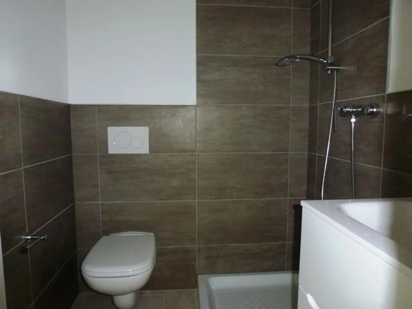 APPARTEMENT 2,5 PIÈCES DANS UN QUARTIER TRANQUILLE DANS LE VERT - Photo 5 sur 5