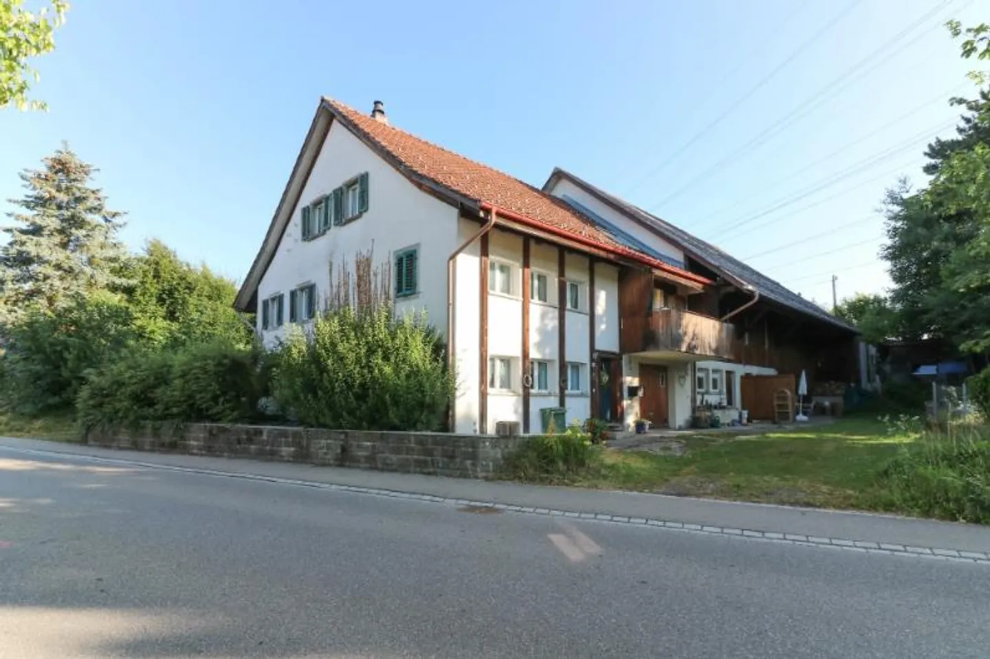 Bauernhaus, Schopf und Landwirtschaftsland mit Nutzungspotenzial - Foto 1 von 10