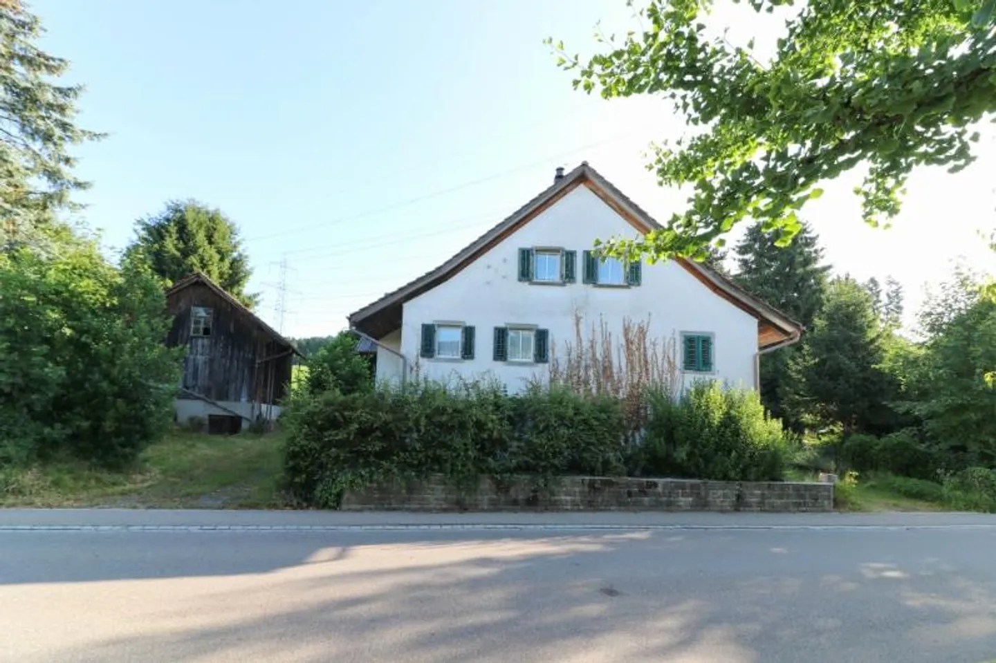 Bauernhaus, Schopf und Landwirtschaftsland mit Nutzungspotenzial - Foto 2 von 10