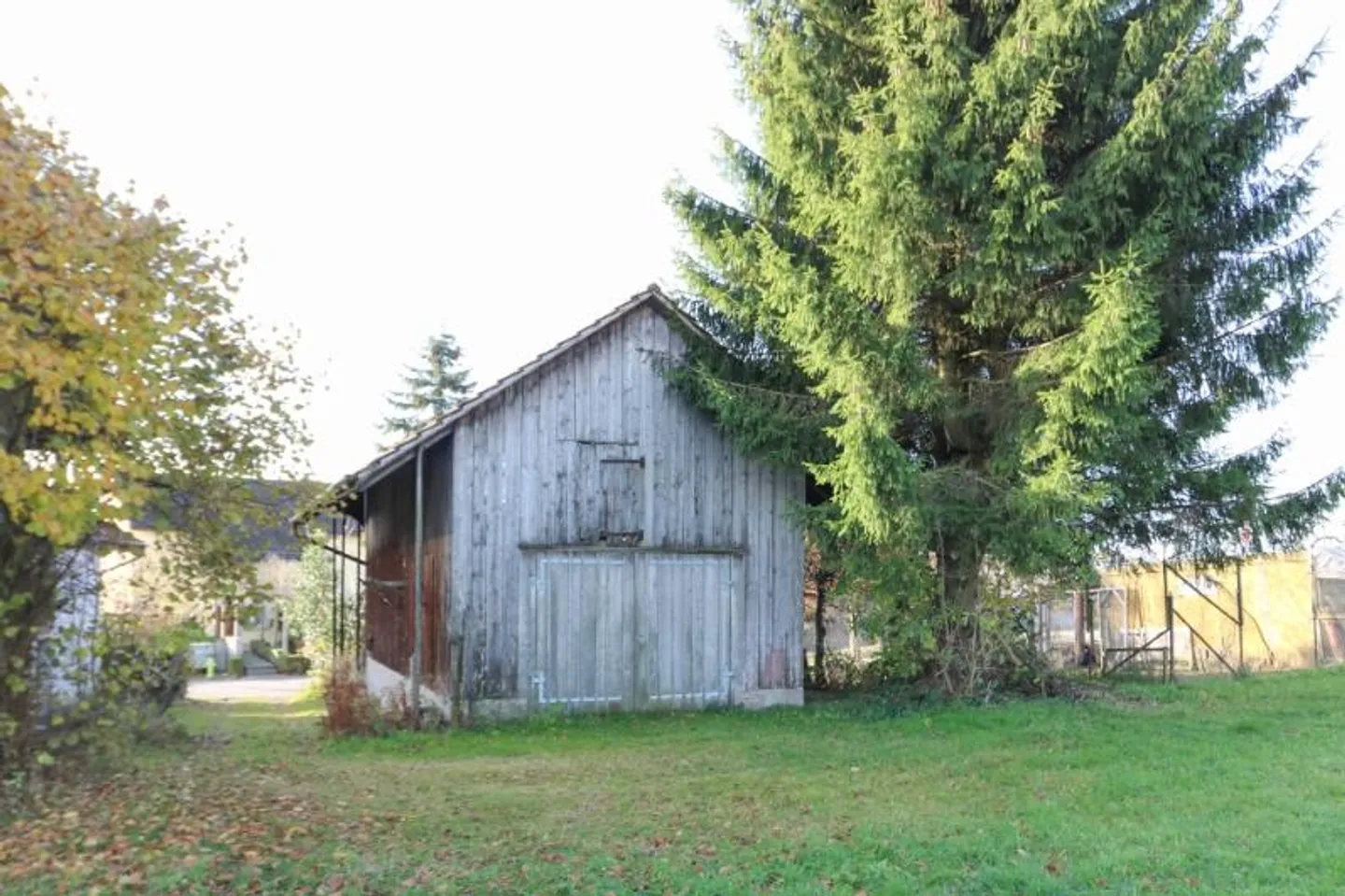 Bauernhaus, Schopf und Landwirtschaftsland mit Nutzungspotenzial - Foto 4 von 10