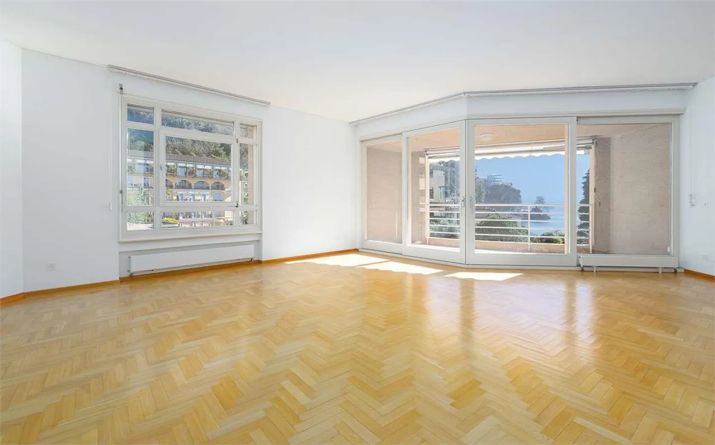 3.5 Room Apartment with Lake View in Lugano Cassarate - Photo 1 of 6
