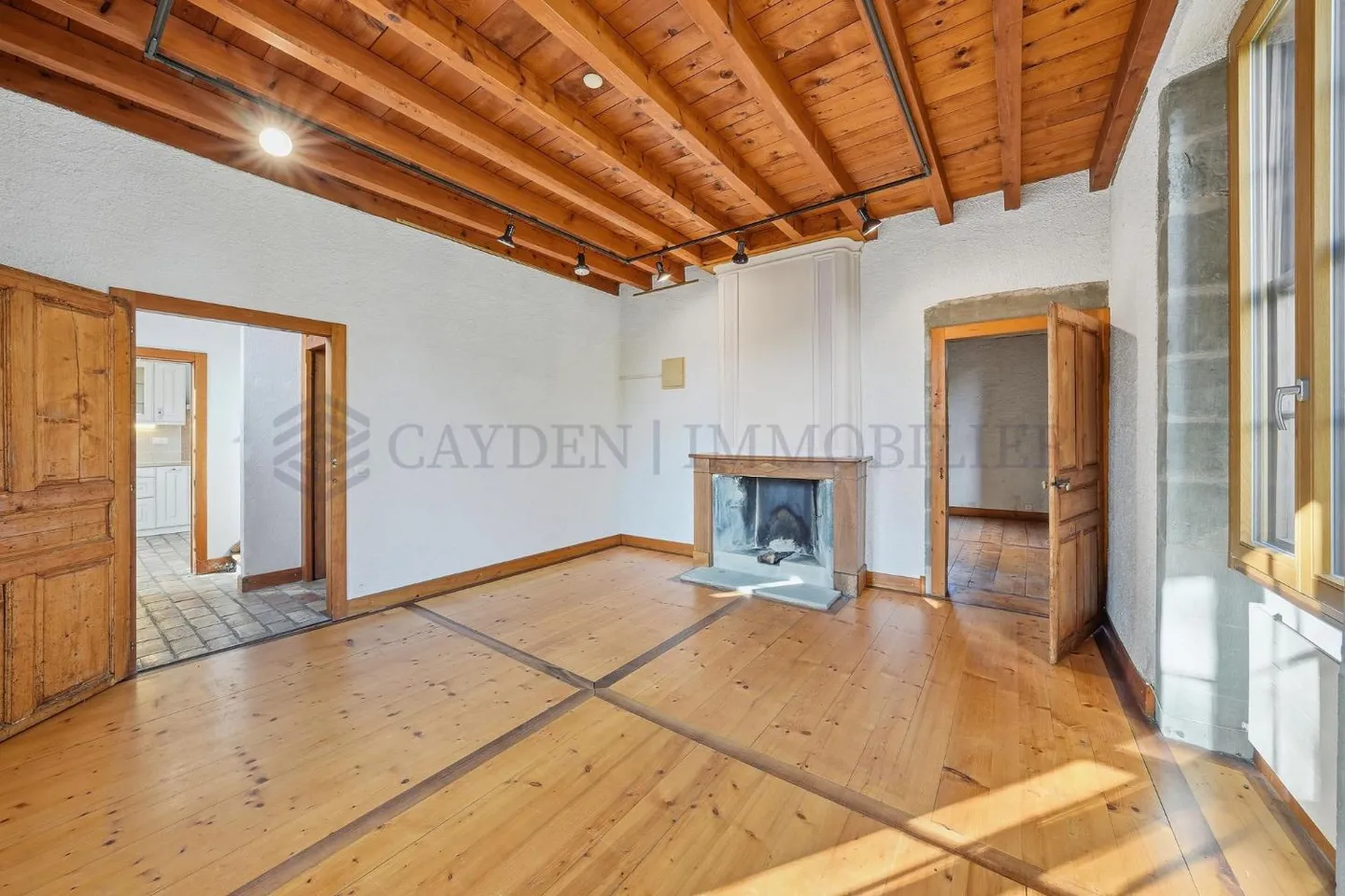 Casa con 10 stanze - Foto 6 di 11