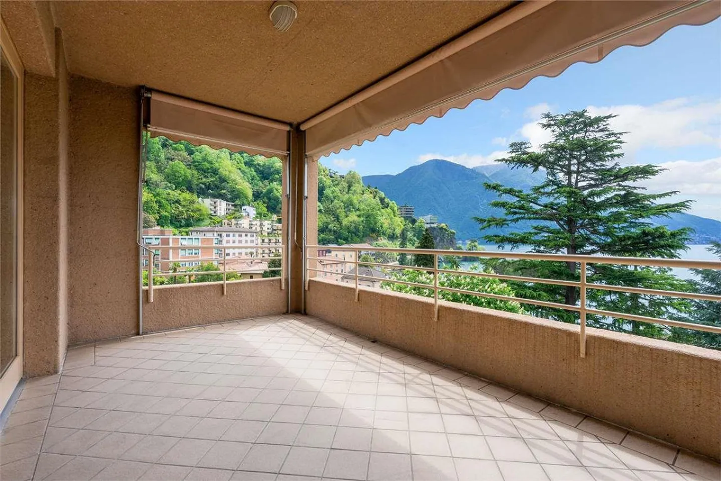 3.5 Room Apartment with Lake View in Lugano Cassarate - Photo 2 of 6
