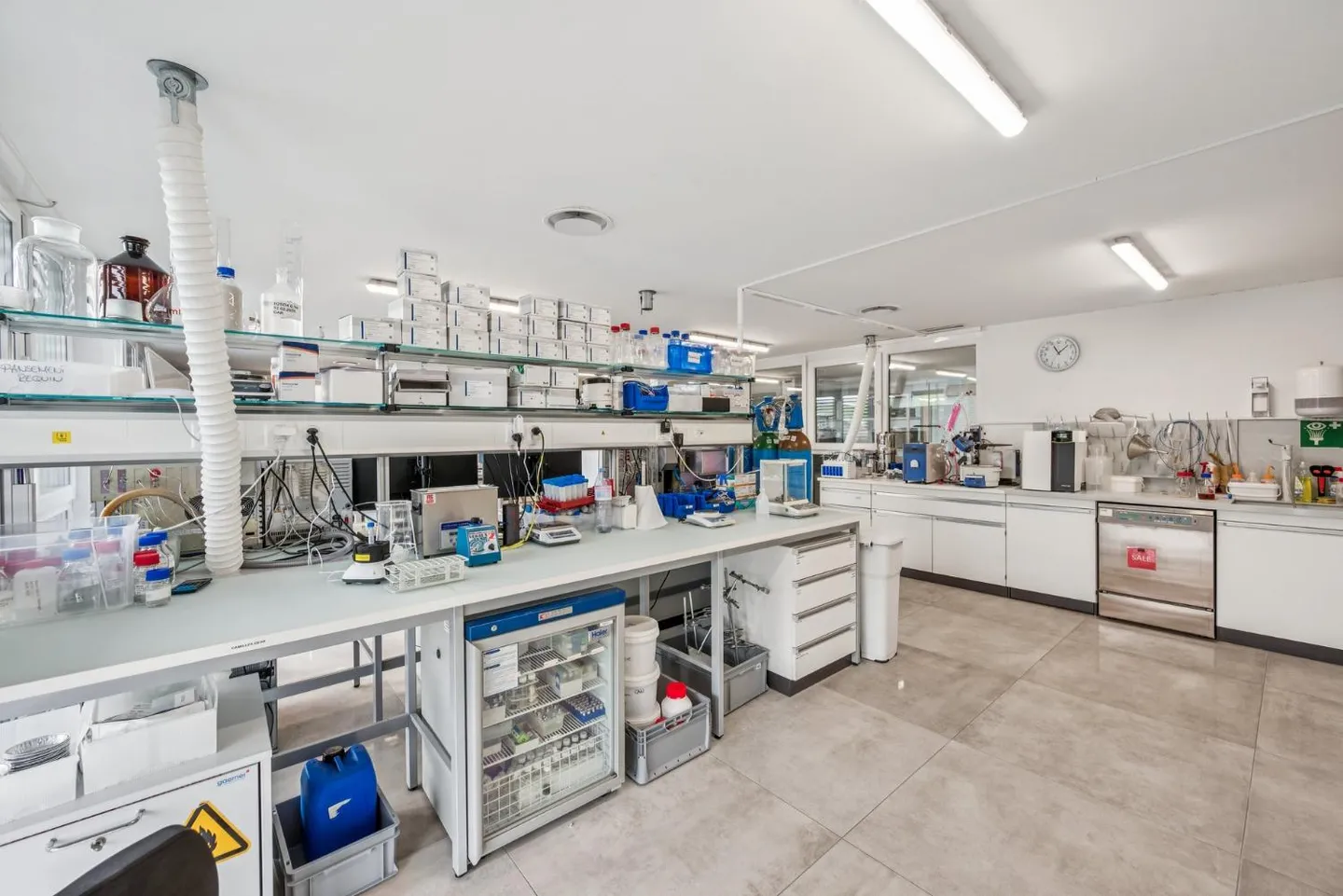 Laboratory space with offices for rent - Chavornay - Photo 1 of 9