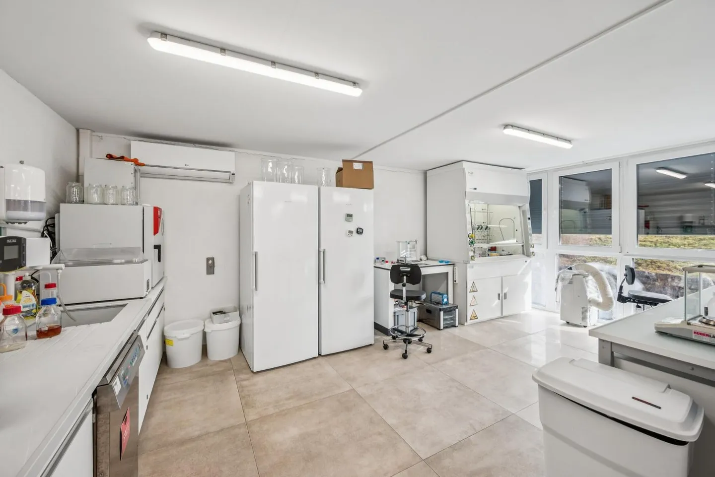 Laboratory space with offices for rent - Chavornay - Photo 5 of 9