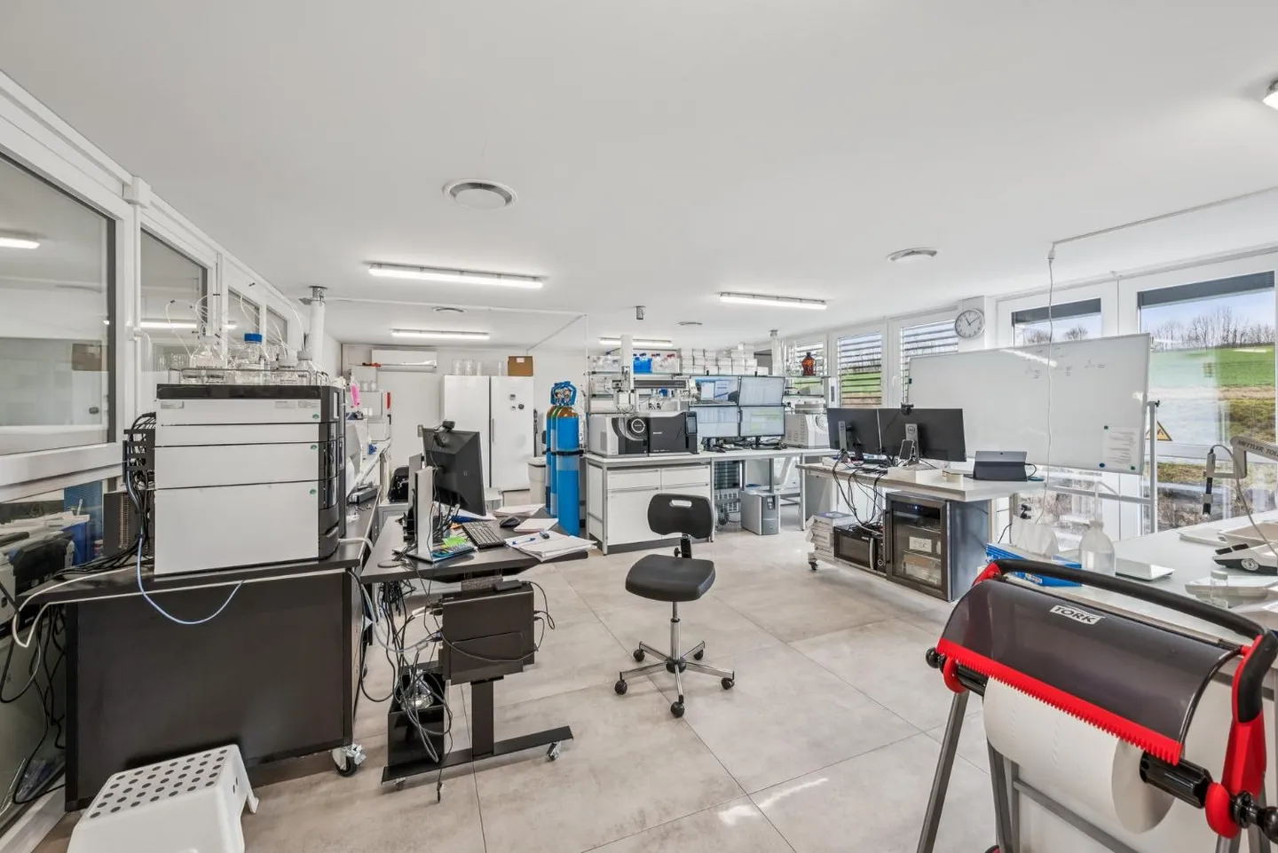 Laboratory space with offices for rent - Chavornay - Photo 7 of 9