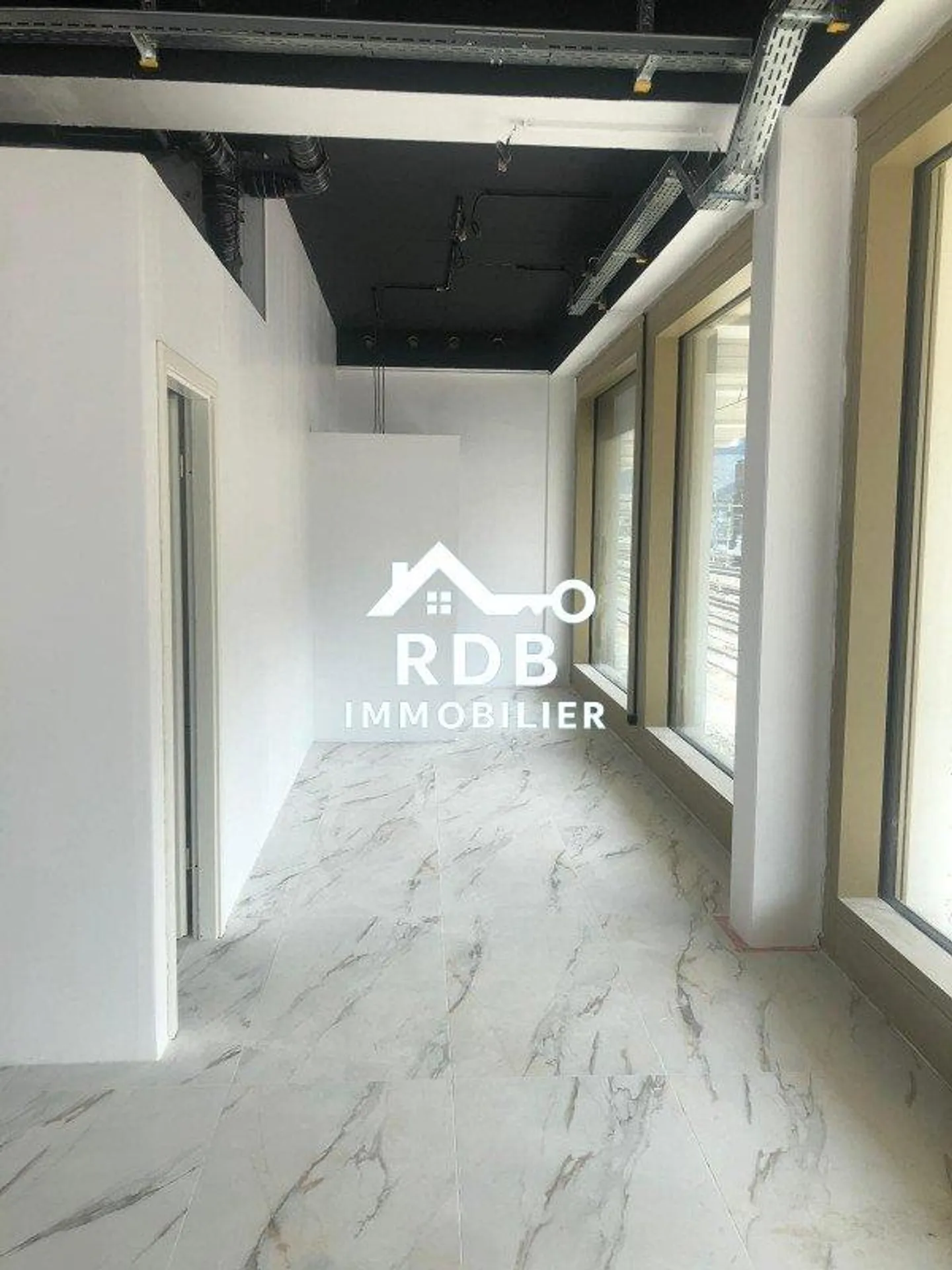 Locale commerciale disponibile immediatamente a Sion stazione ferroviaria - Foto 1 di 6