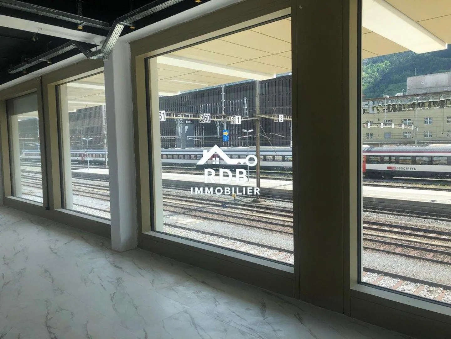 Locale commerciale disponibile immediatamente a Sion stazione ferroviaria - Foto 2 di 6