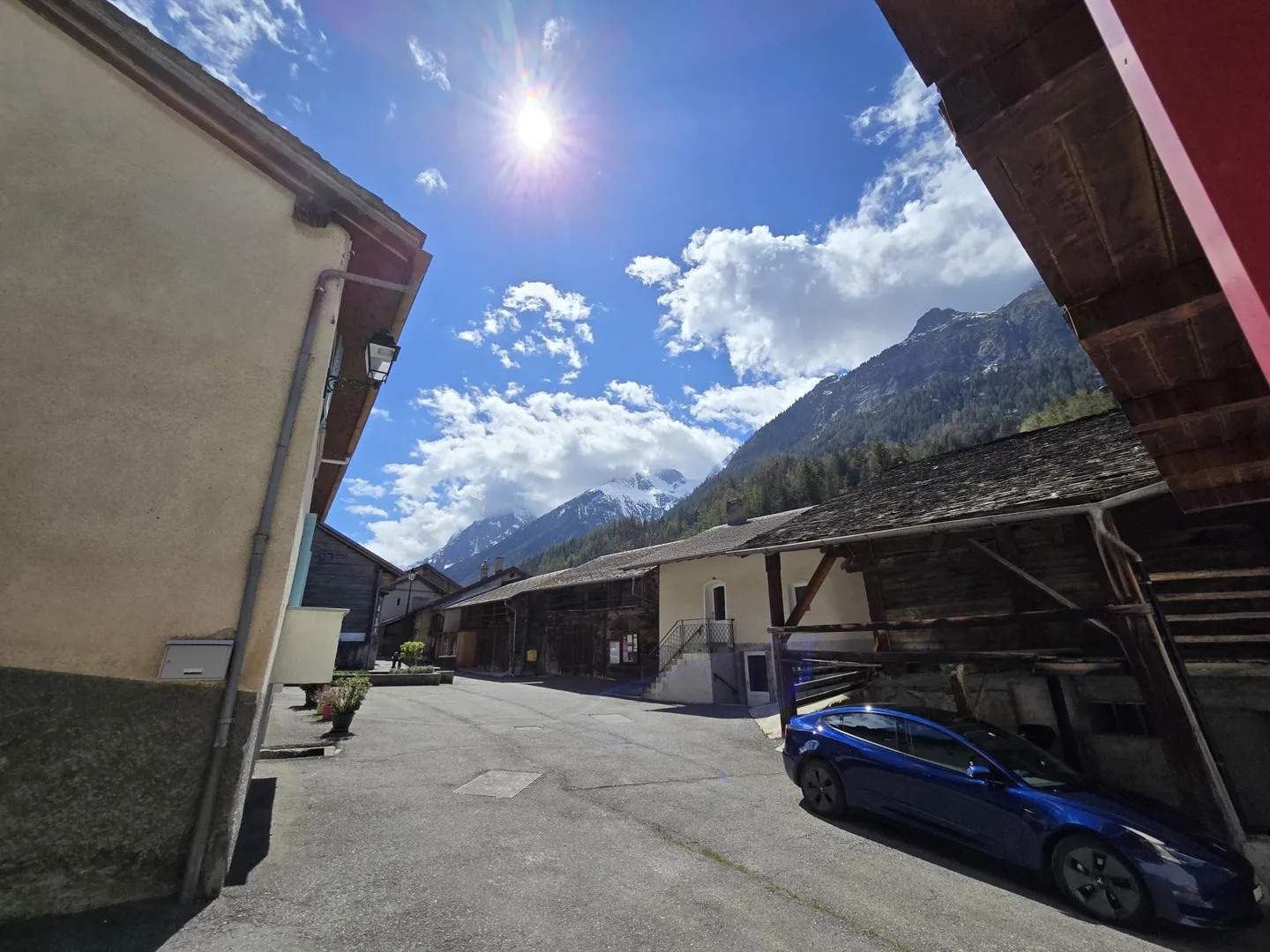 Tedesco: Casa di campagna con due appartamenti e grande potenziale - Foto 3 di 10