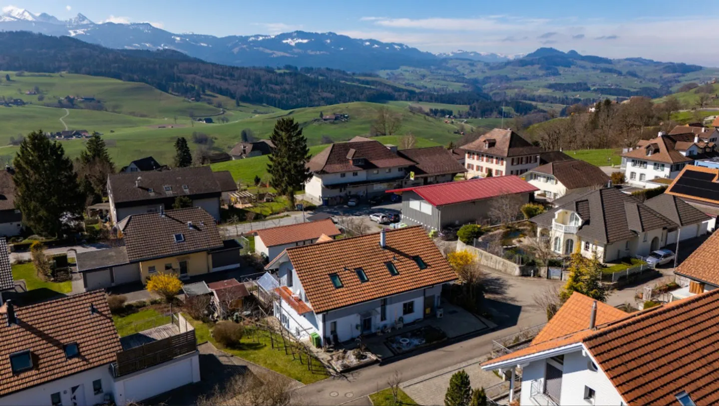Ampia casa unifamiliare con molte possibilità d'uso e garage... - Foto 18 di 18