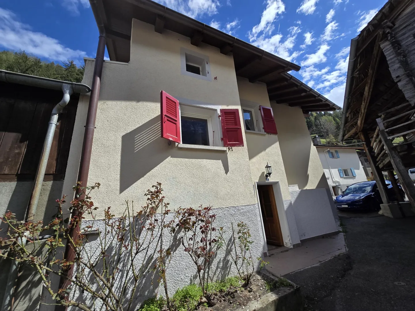 Tedesco: Casa di campagna con due appartamenti e grande potenziale - Foto 1 di 10