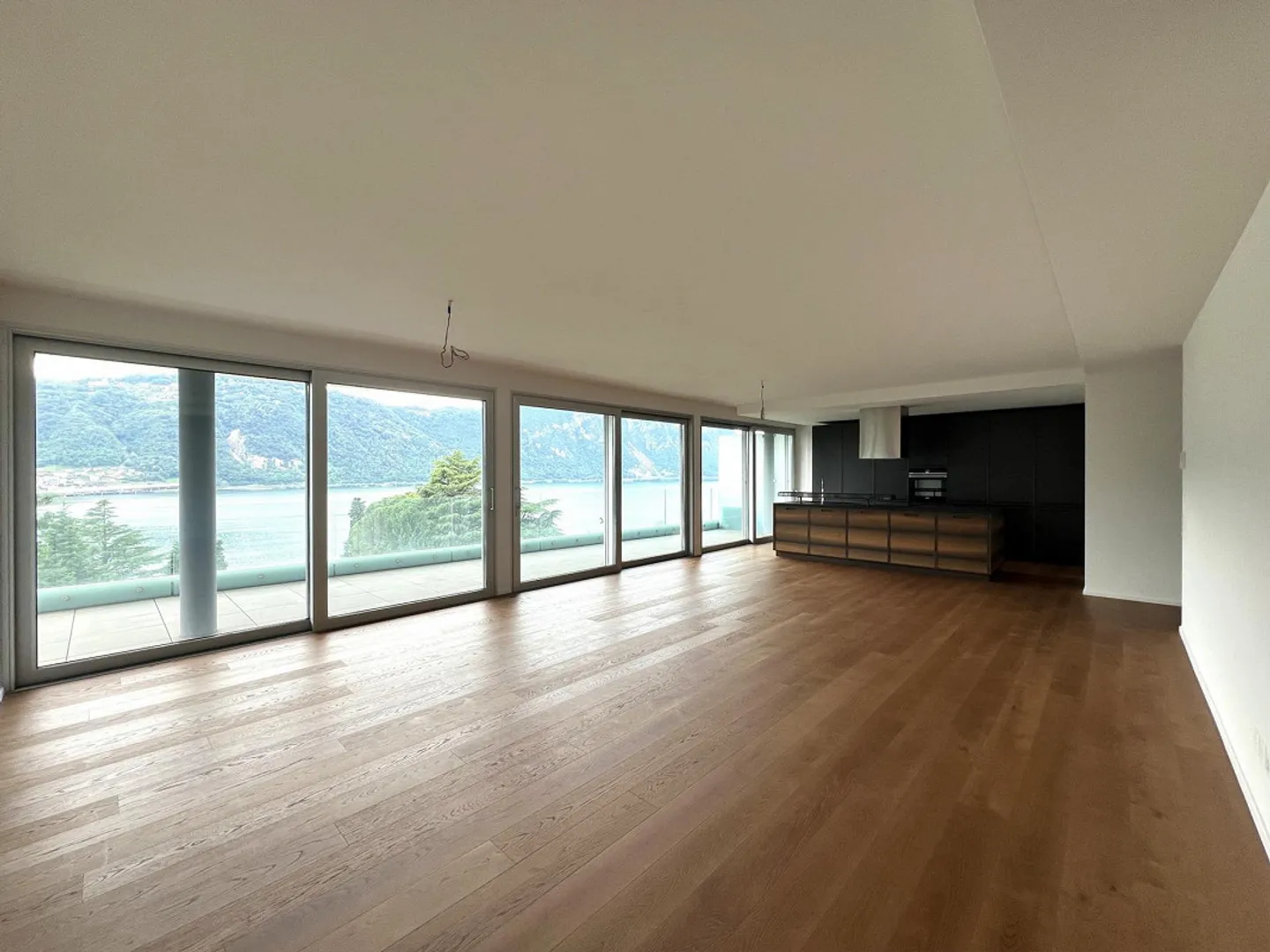 ATTICO DI 4.5 LOCALI CON SPLENDIDA VISTA LAGO - Foto 5 di 12