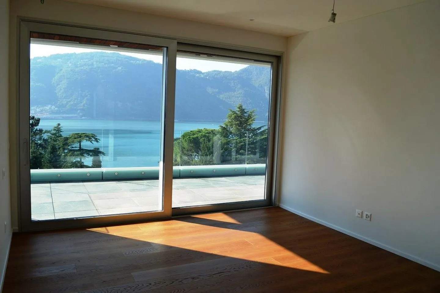 ATTICO DI 4.5 LOCALI CON SPLENDIDA VISTA LAGO - Foto 6 di 12