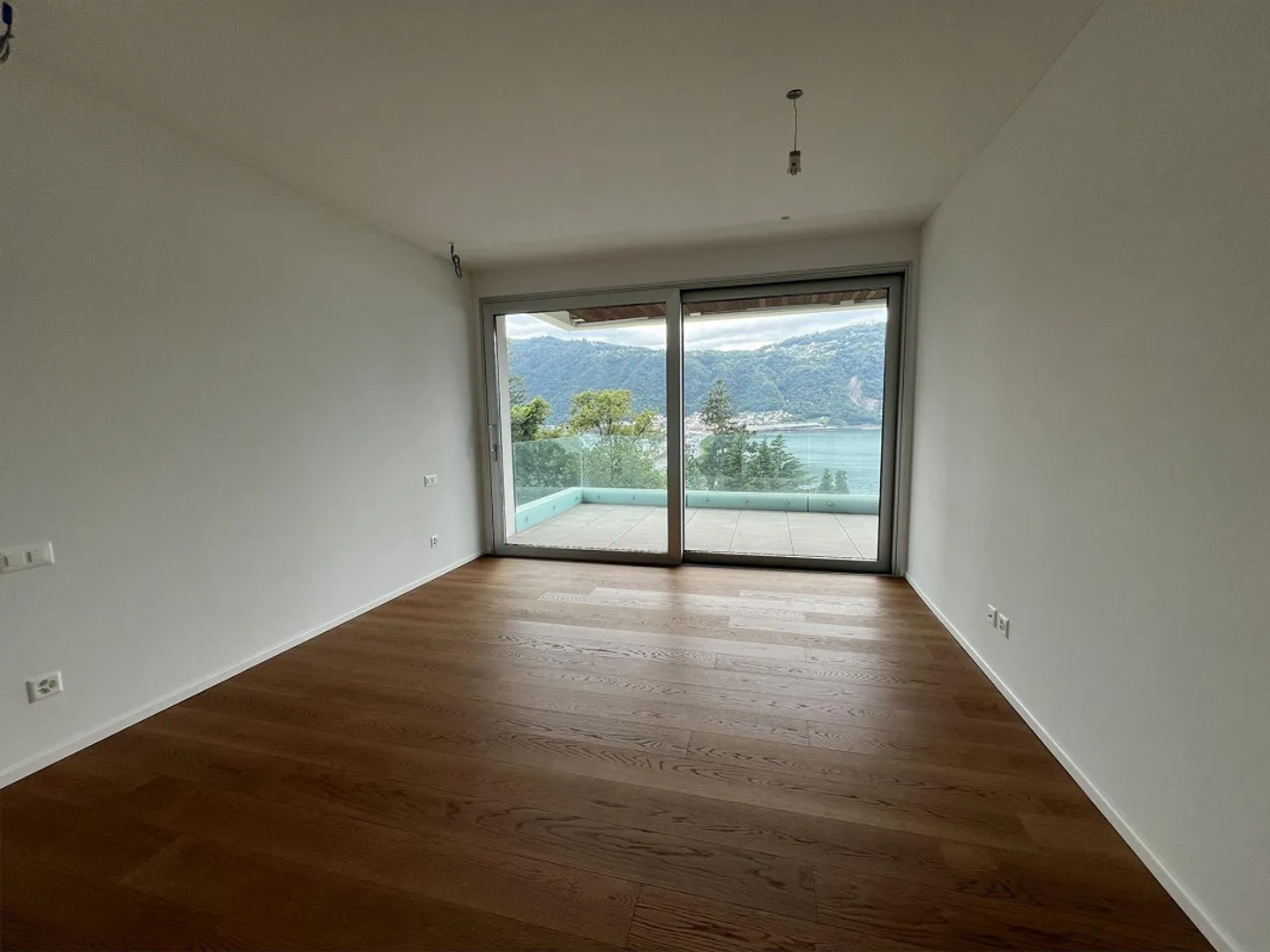 ATTICO DI 4.5 LOCALI CON SPLENDIDA VISTA LAGO - Foto 9 di 12