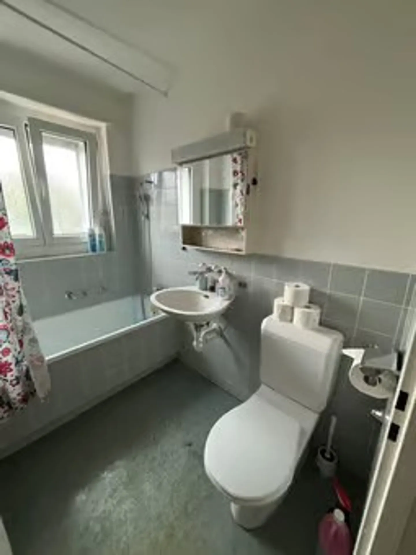 ✨ Appartement 2,5 pièces entièrement meublé dans le calme de Dübendorf - Photo 12 sur 13