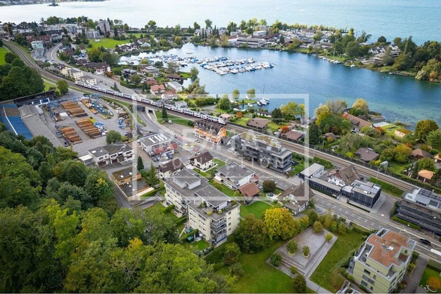 Appartement penthouse élégant de 5,5 pièces avec galerie sur le toit et magnifique terrasse sur le toit à Bäch SZ! - Photo 1 sur 13