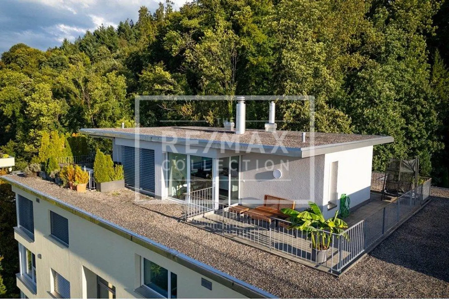 Appartement penthouse élégant de 5,5 pièces avec galerie sur le toit et magnifique terrasse sur le toit à Bäch SZ! - Photo 5 sur 13