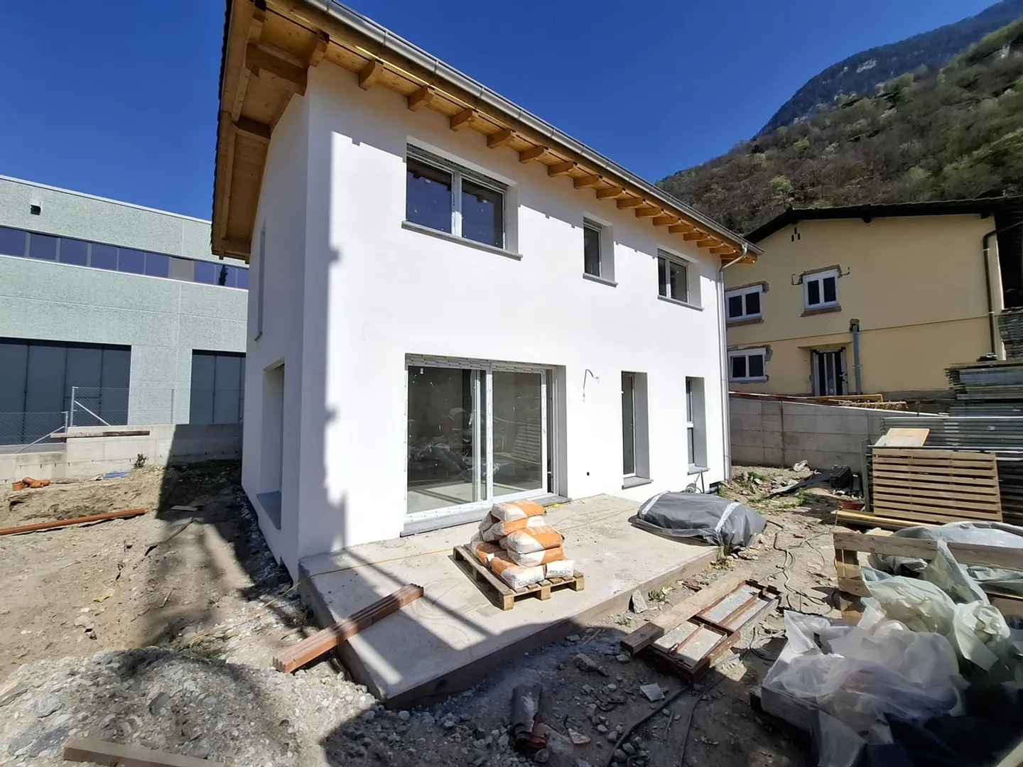 Independent villa under construction in Cadenazzo in a new residential complex - Photo 2 of 12