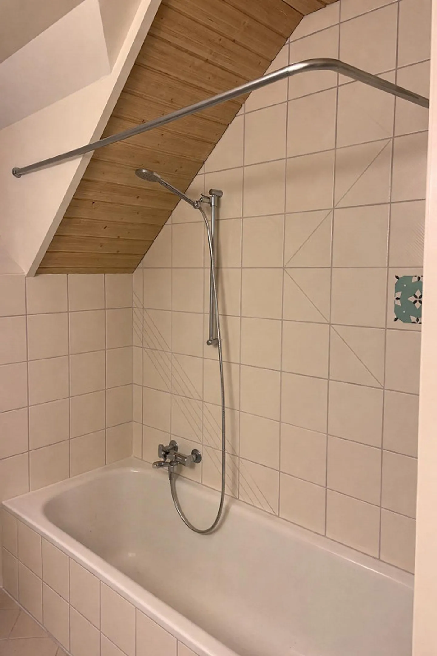 Appartamento mansardato accogliente vicino al centro città - Foto 9 di 10