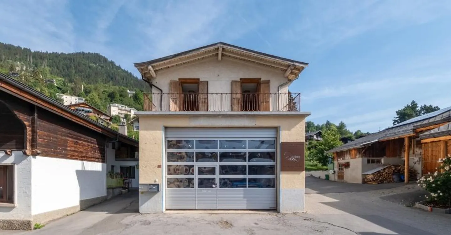 EDIFICIO MISTO CENTRALE - SPAZIO COMMERCIALE + APPARTAMENTO 3,5 STANZE - ESCLUSIVITÀ - Foto 1 di 13