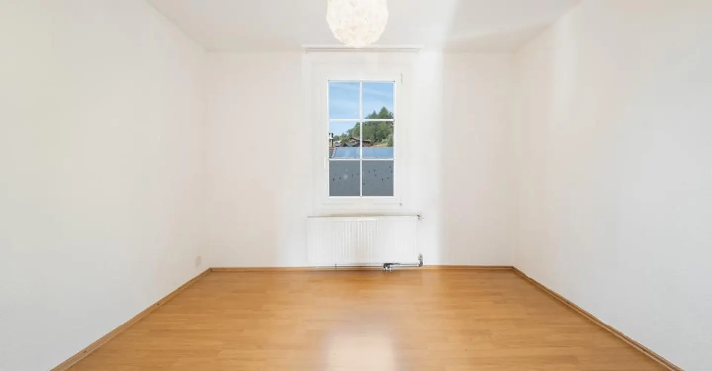 EDIFICIO MISTO CENTRALE - SPAZIO COMMERCIALE + APPARTAMENTO 3,5 STANZE - ESCLUSIVITÀ - Foto 6 di 13