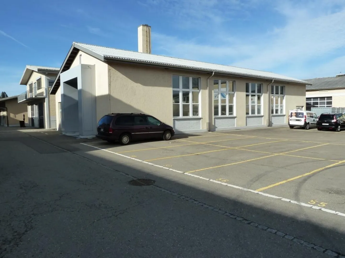 Attraktive Gewerbehalle mit vielen Parkplätzen (Marina Horn). - Foto 3 von 15