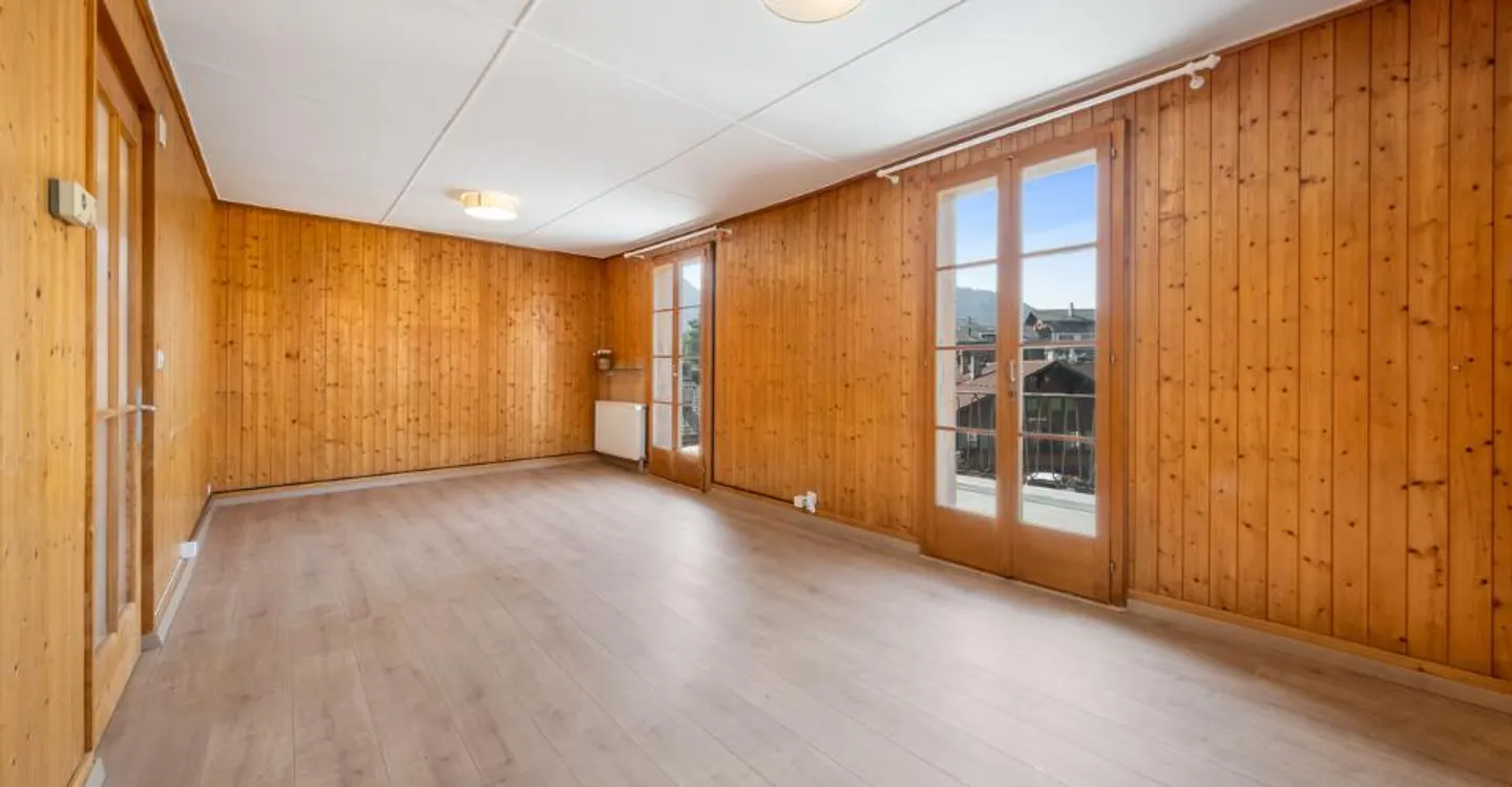 EDIFICIO MISTO CENTRALE - SPAZIO COMMERCIALE + APPARTAMENTO 3,5 STANZE - ESCLUSIVITÀ - Foto 4 di 13