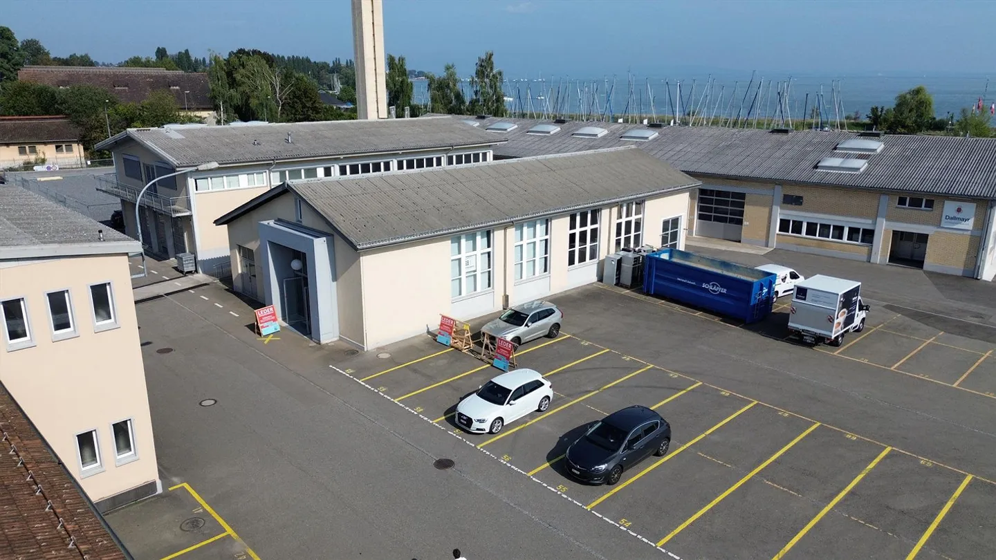 Attraktive Gewerbehalle mit vielen Parkplätzen (Marina Horn). - Foto 1 von 15
