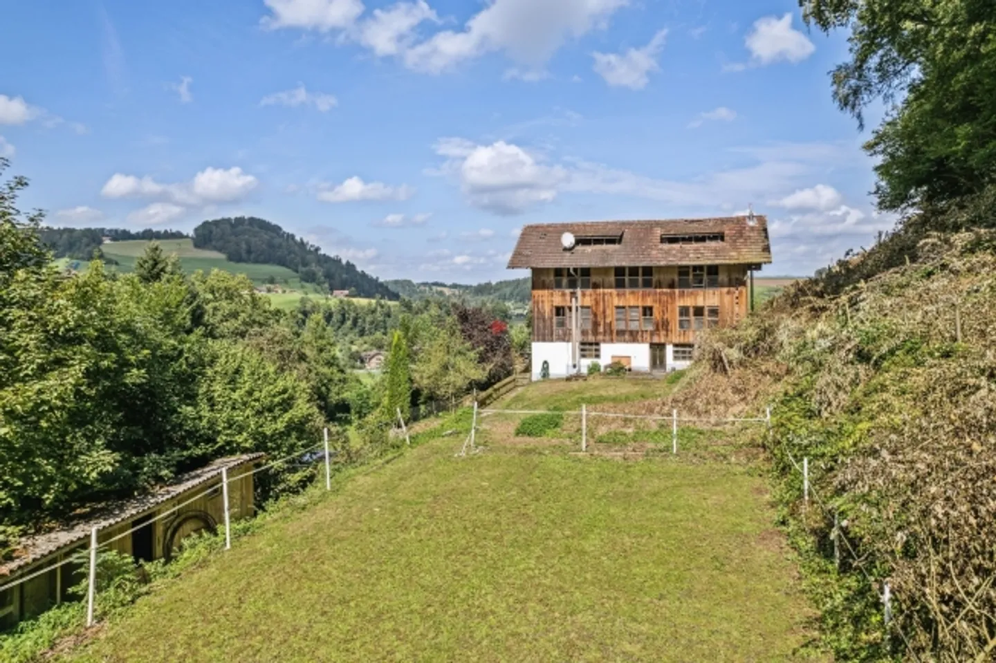 Farmhouse with barn as a feel-good oasis in idyllic nature - Photo 3 of 14