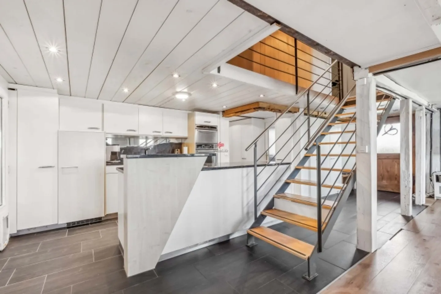 Farmhouse with barn as a feel-good oasis in idyllic nature - Photo 7 of 14