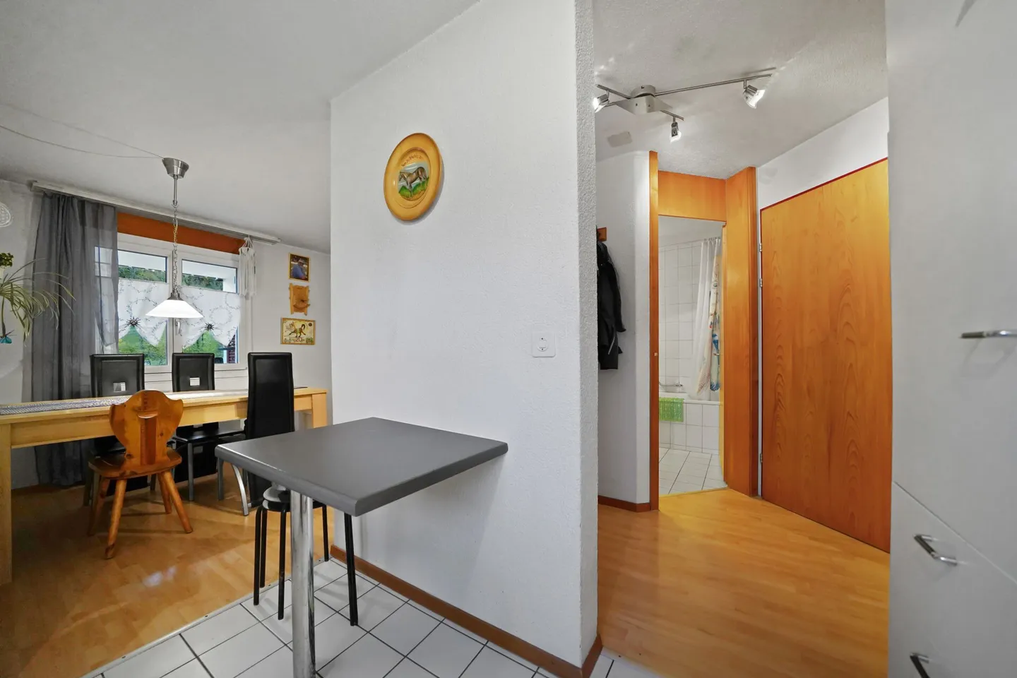 Luminoso appartamento di 2,5 stanze con balcone e vista mozzafiato - Foto 3 di 13