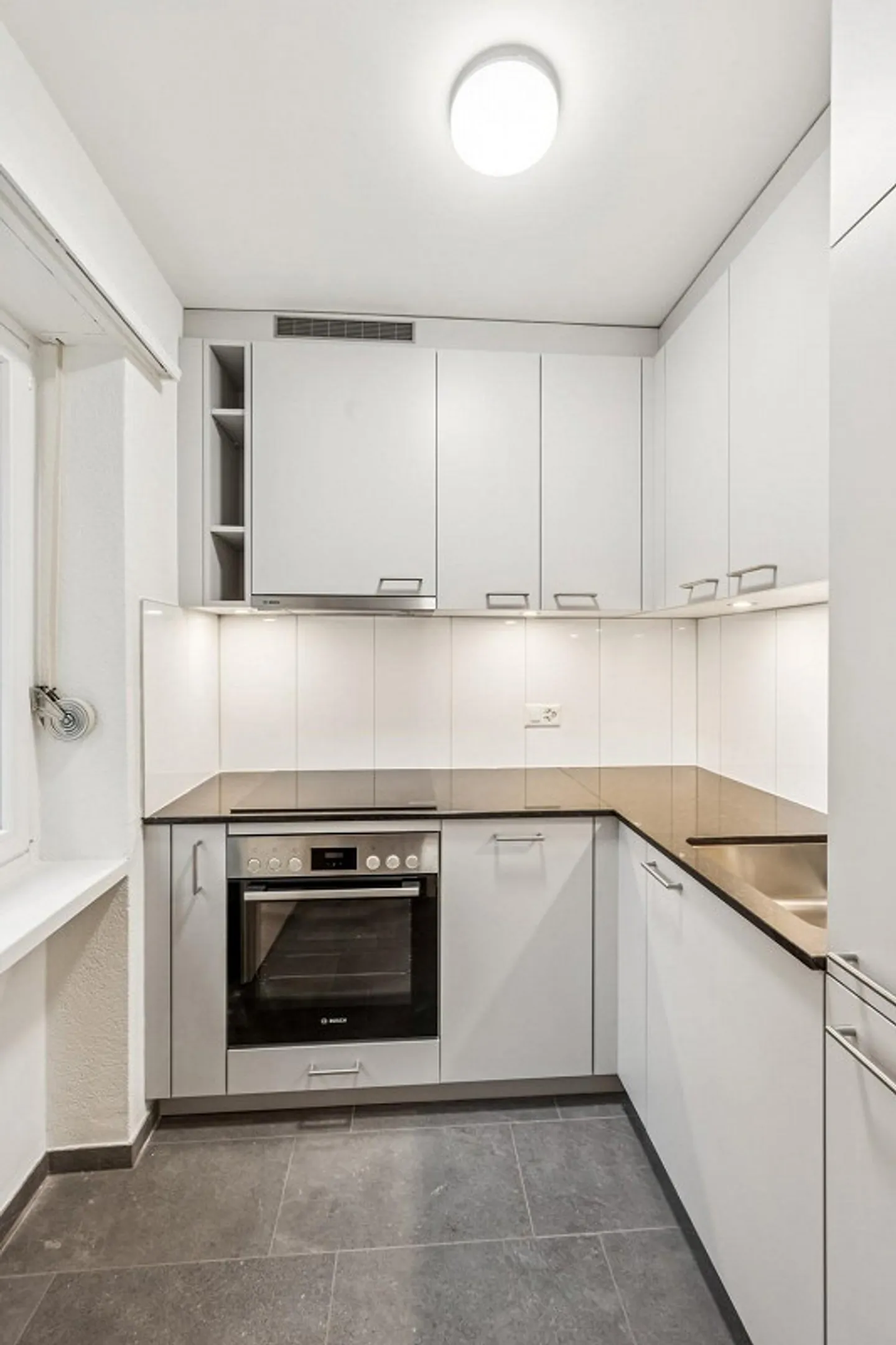 Renovated, modern apartments for rent! - Photo 3 of 13