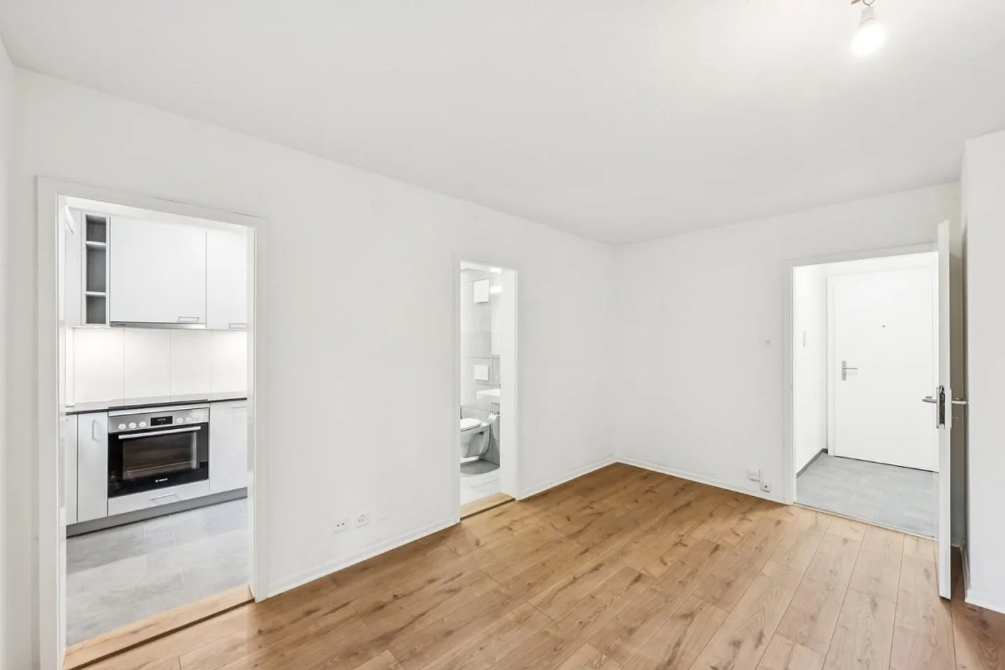 Renovated, modern apartments for rent! - Photo 10 of 13