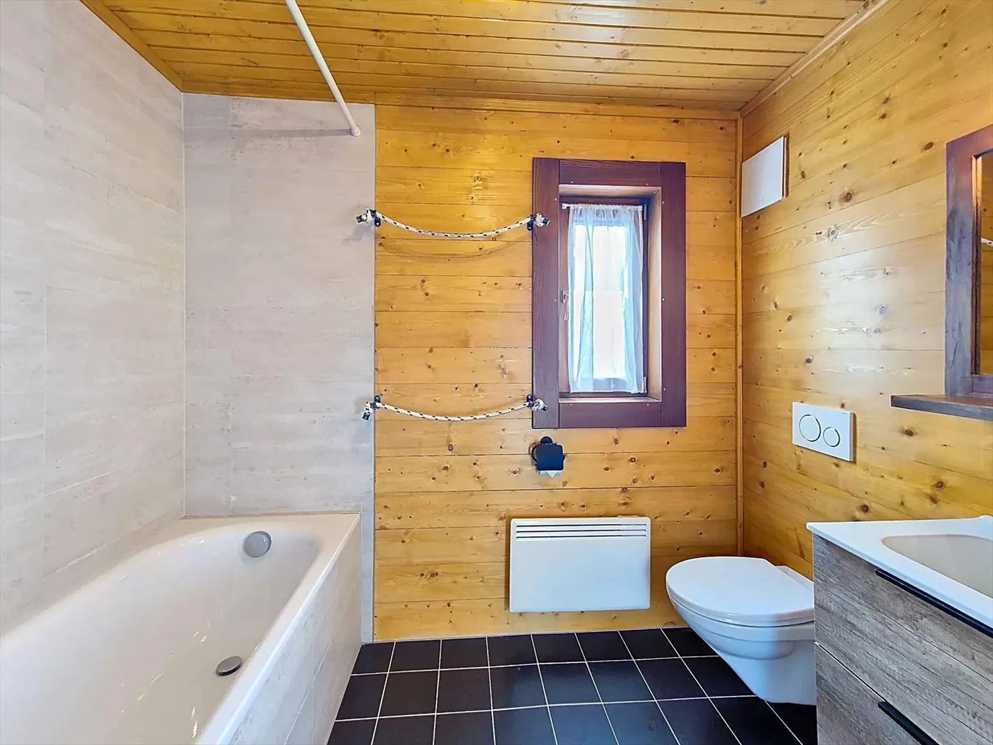 Semi-detached house for sale - Photo 8 of 11