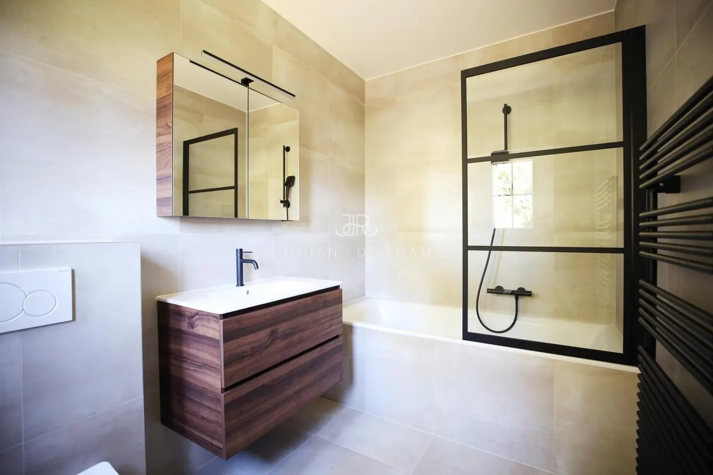 Casa indipendente con piscina idealmente situata - Foto 3 di 8