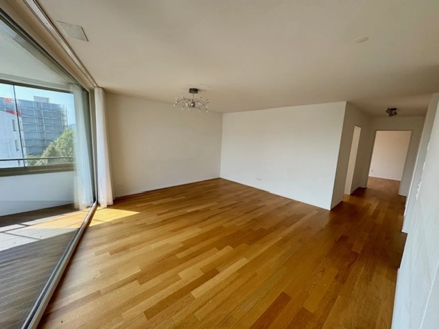 Moderno appartamento di 3,5 stanze con balcone - Foto 3 di 9