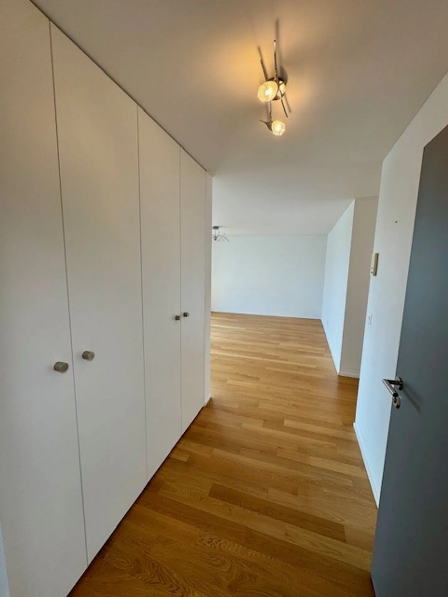 Moderno appartamento di 3,5 stanze con balcone - Foto 8 di 9