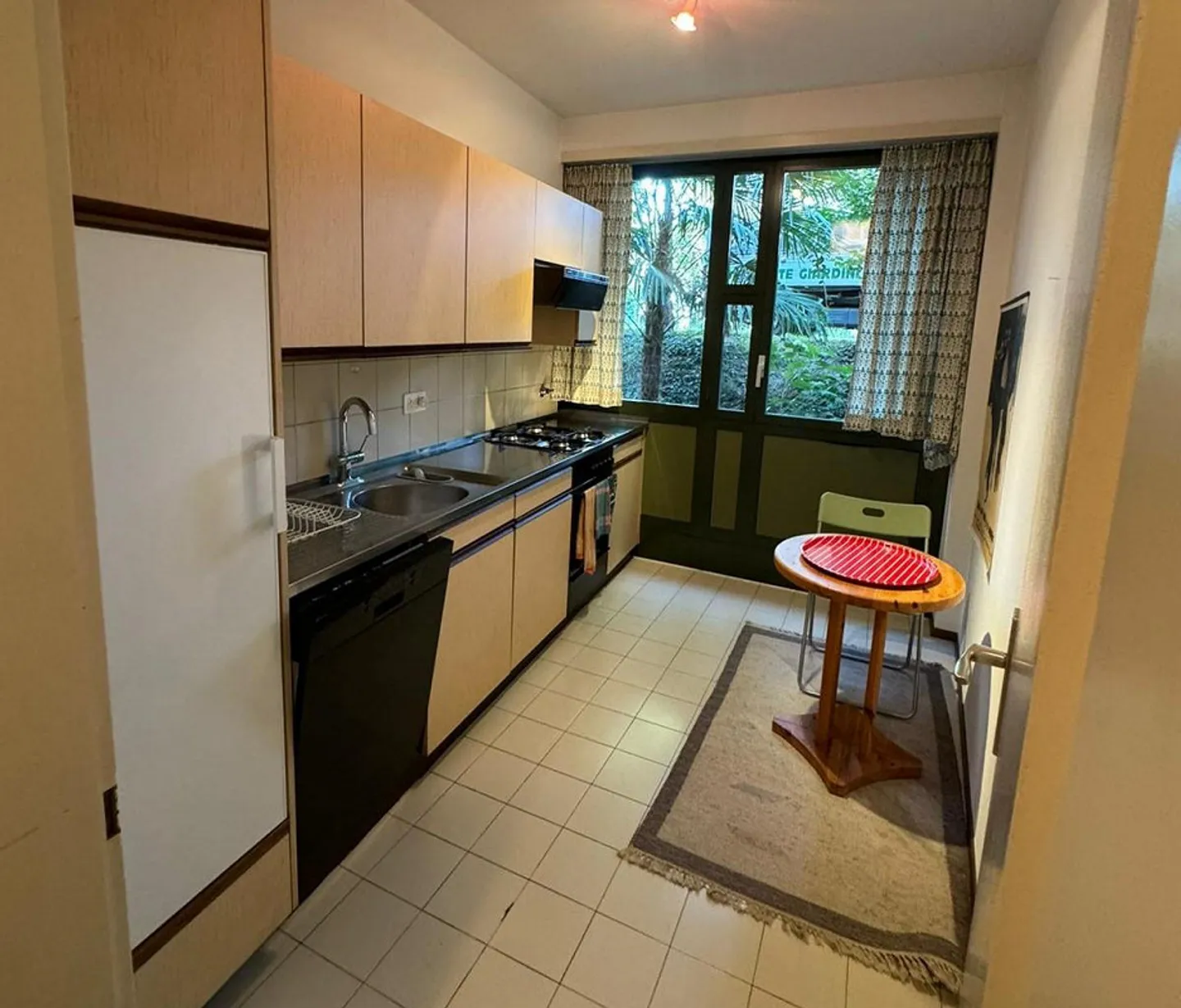 APPARTAMENTO 2.5 LOCALI IN CENTRO CITTÀ - Foto 6 di 10