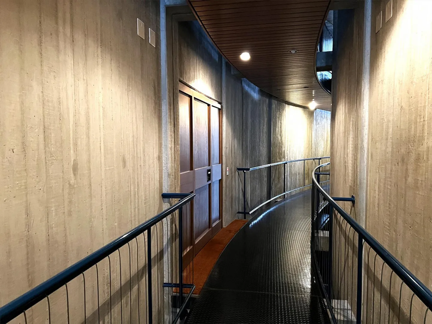 APPARTAMENTO 2.5 LOCALI IN CENTRO CITTÀ - Foto 2 di 10