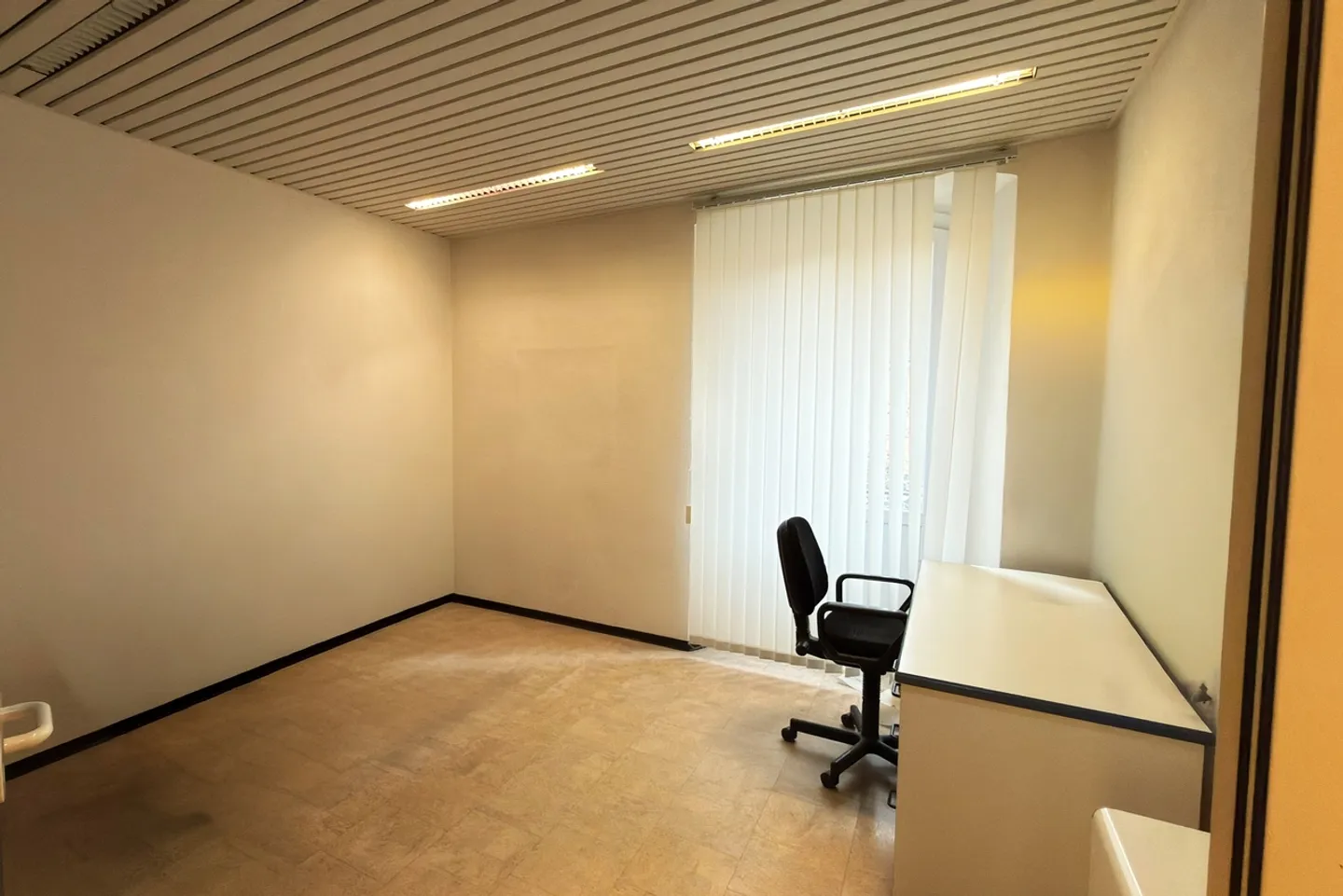 Spazio ufficio in affitto - Foto 8 di 11