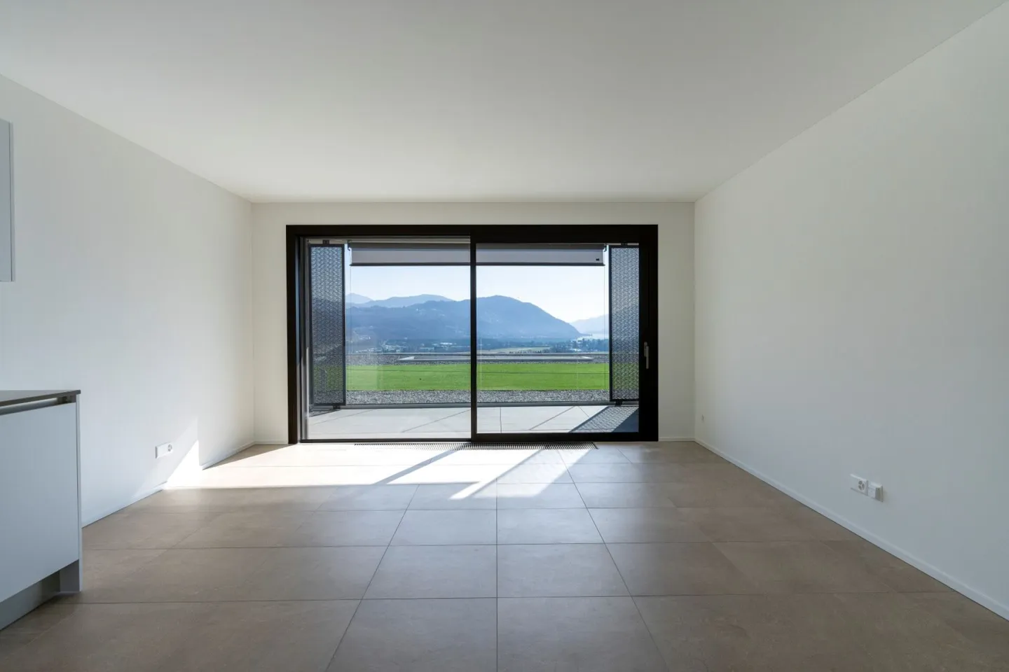 Appartamento in Vendita nella Residenza Querciabella a Bioggio con Vista Lago - Foto 3 di 10
