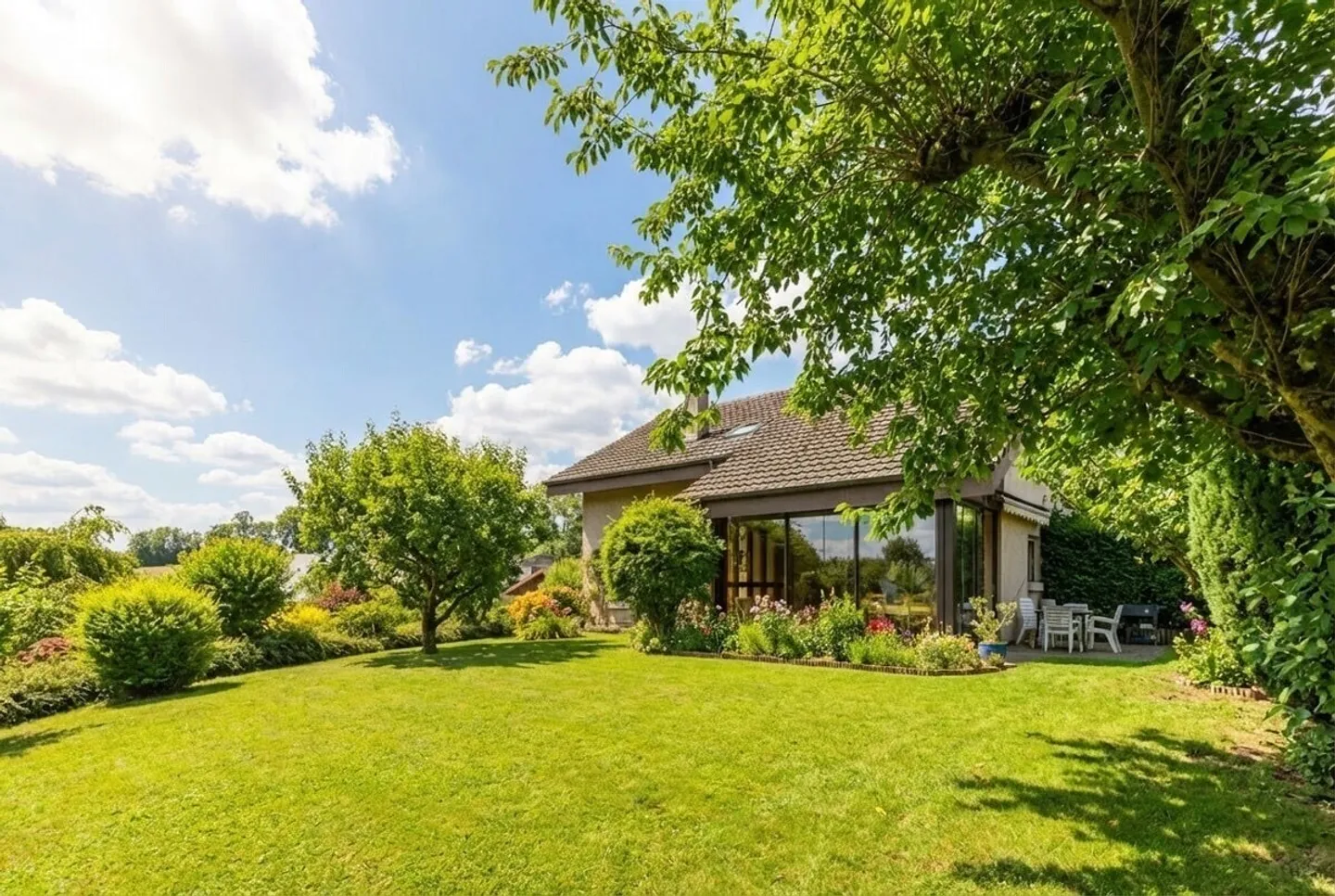 Herzliche Villa - Cheseaux-Noréaz - Foto 1 von 17