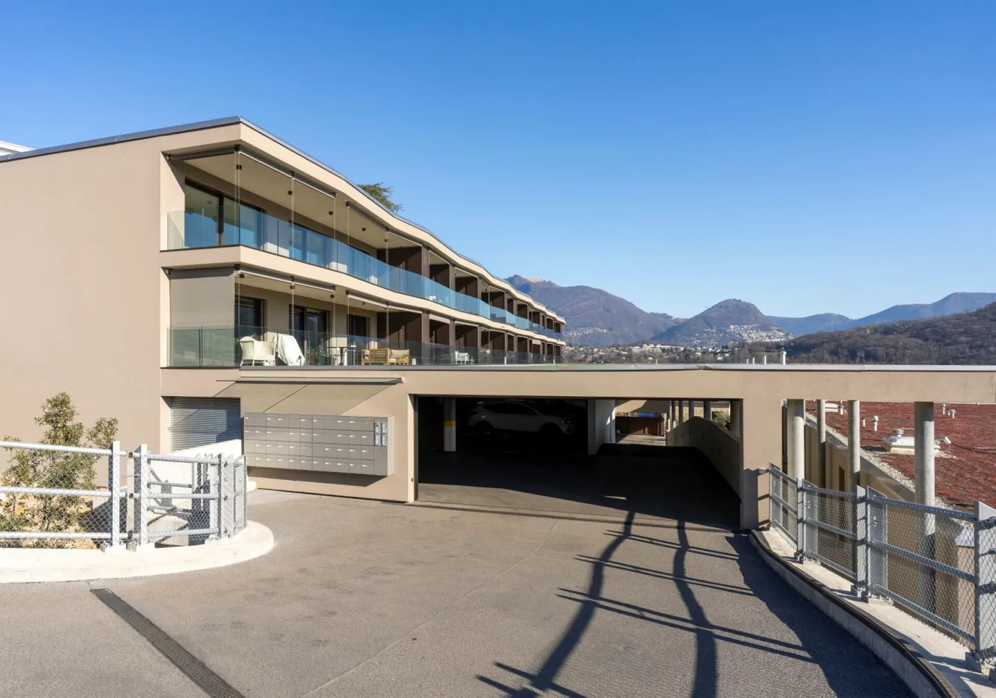 Appartamento in Vendita nella Residenza Querciabella a Bioggio con Vista Lago - Foto 2 di 10