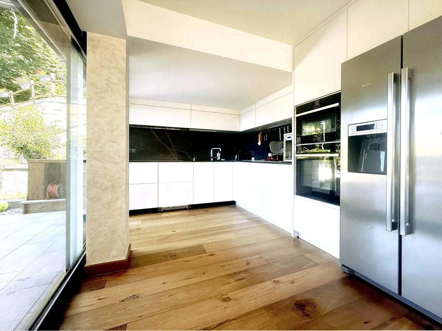 Modern Design Villa in a Quiet Location - Photo 4 of 9