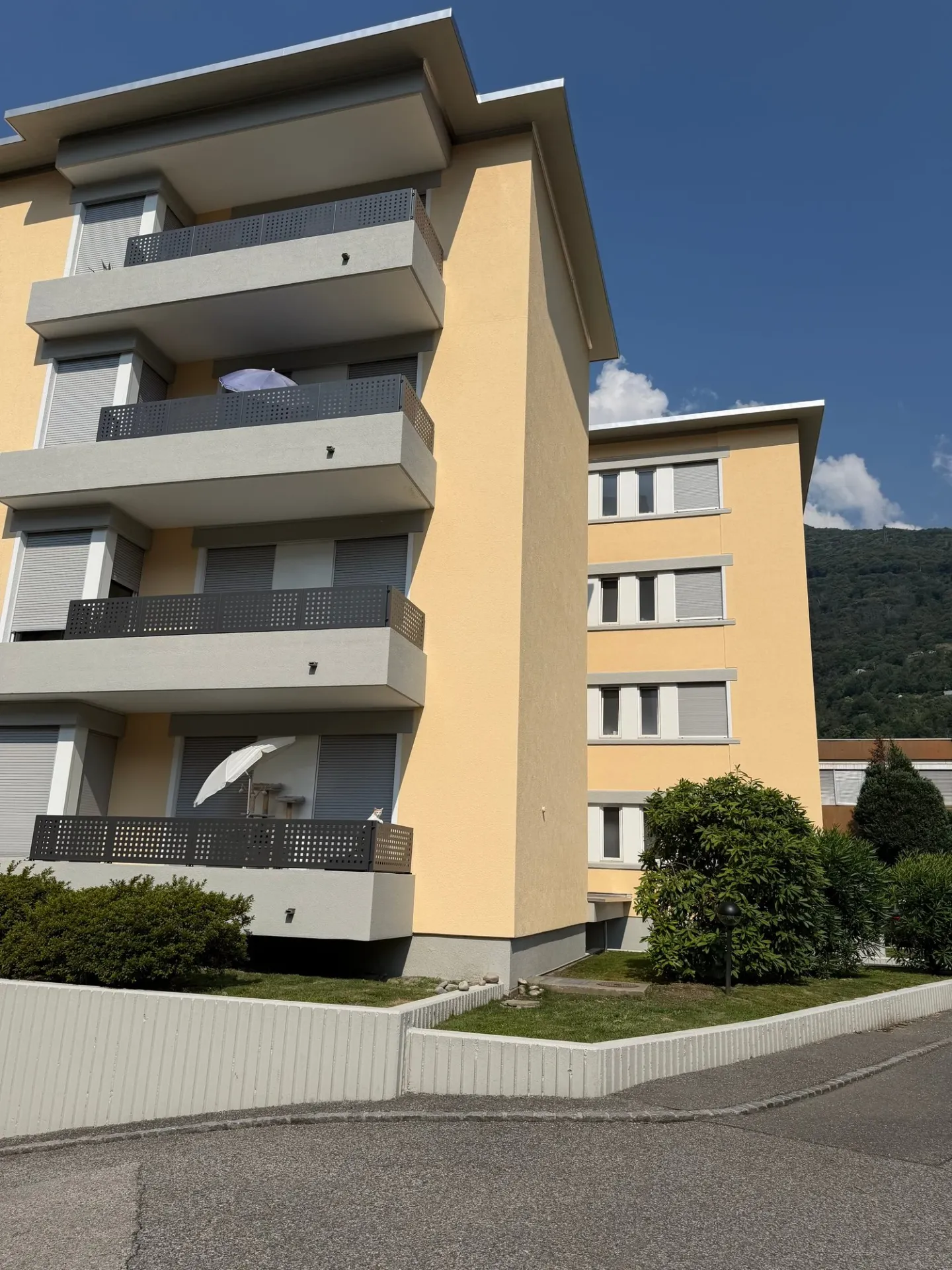 Appartement entièrement rénové de 4,5 pièces à louer à Bellinzone - Photo 1 sur 3