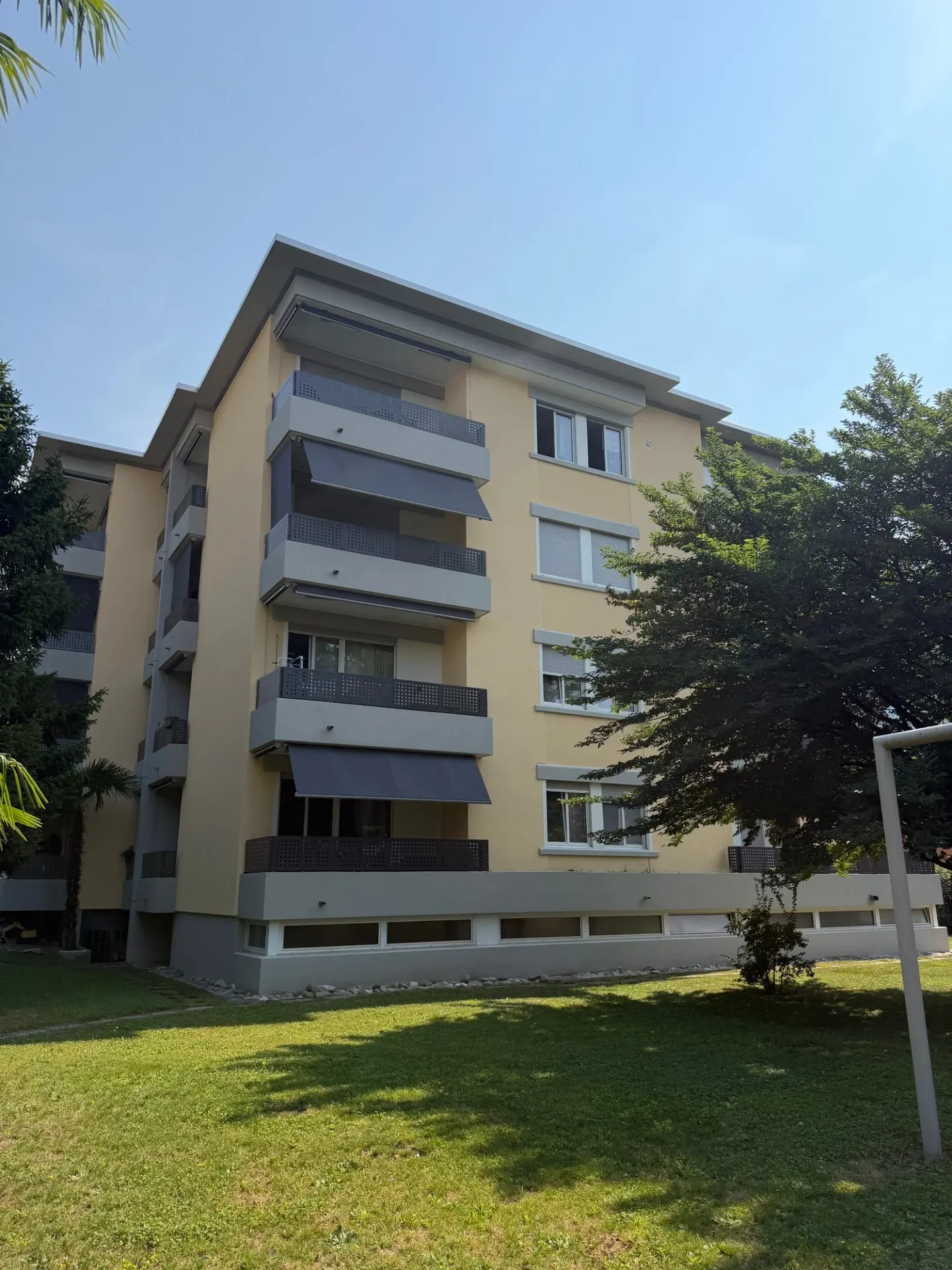 Appartement entièrement rénové de 4,5 pièces à louer à Bellinzone - Photo 3 sur 3