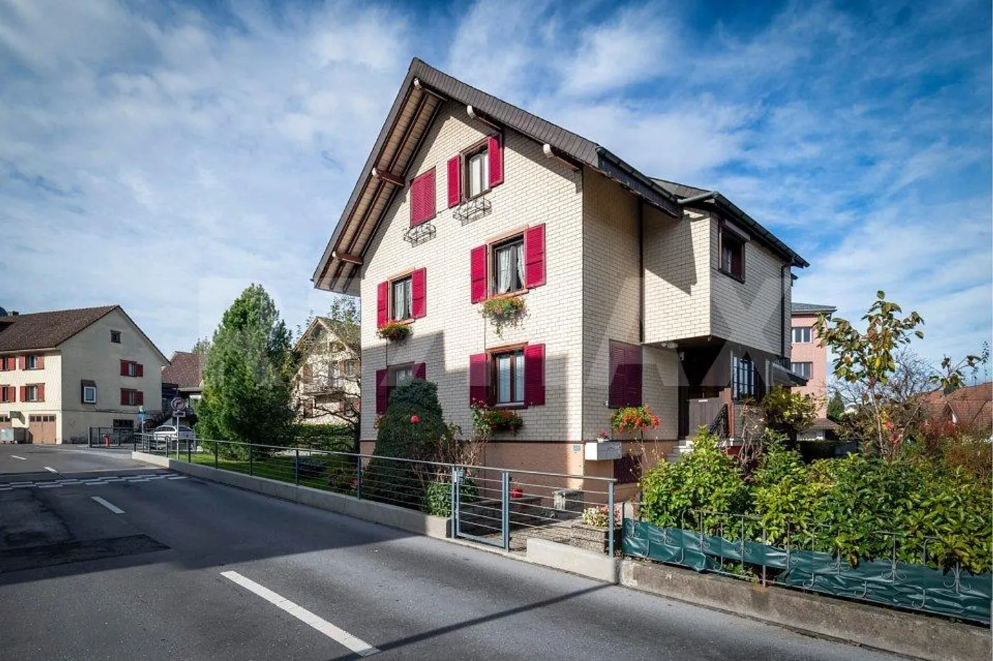 Wohnen mit Geschichte und Gartenidylle  freistehendes 7-Zimmer-Haus mit Einliegerwohnung - Photo 1 of 13