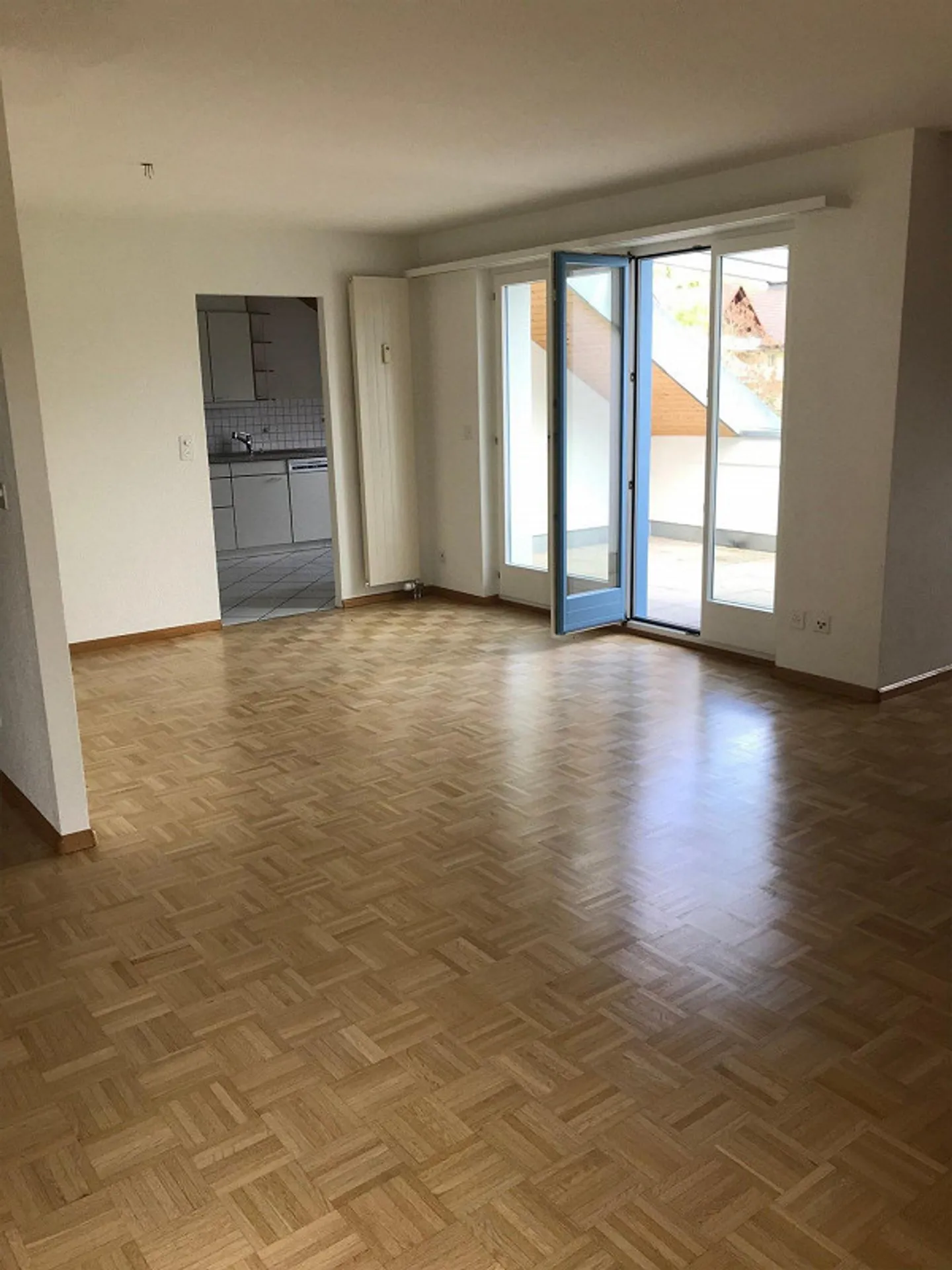 Appartement 4.5 pièces avec balcon, vue, 2 salles de bains - Photo 2 sur 11