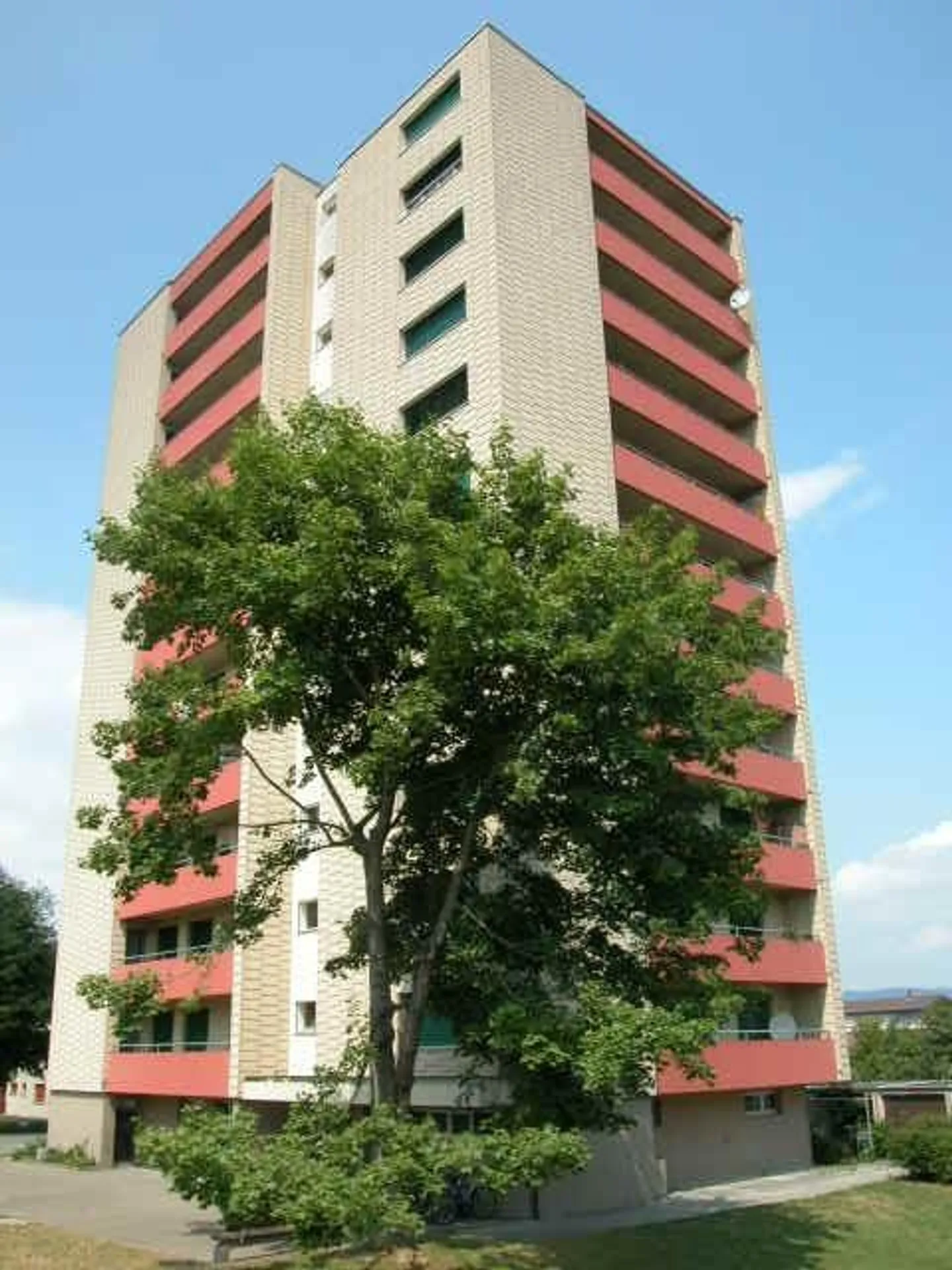 Appartement lumineux de 4 pièces au 11ème étage avec vue imprenable - Photo 1 sur 5